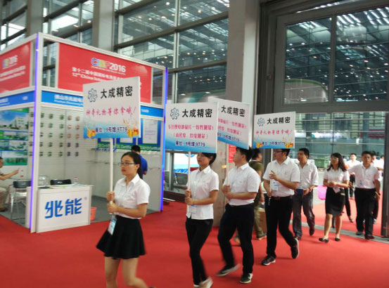 不朽情缘官网登录入口精密设备公司礼仪团队出场