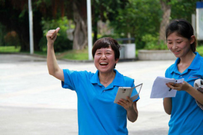 不朽情缘官网登录入口精密测厚仪公司裁判员周老师为同事大气加油